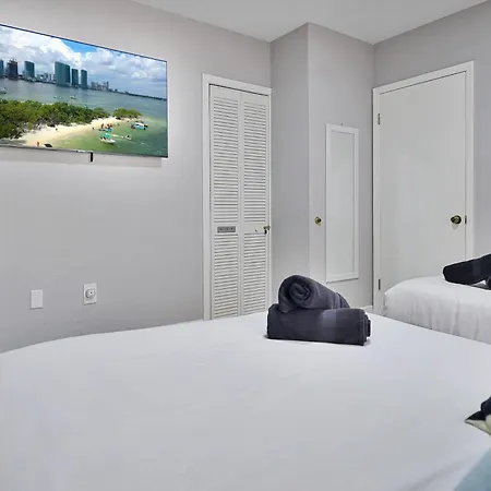 Vacay Spot: Beachside Retreat with Urban Perks Miami Exterior photo