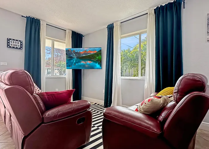 Vacay Spot Happy Escape 15 Min Beach Massage Shower Prime Loc! 6 Blocks Away From Bars, Nite Clubs, Res, Shops
