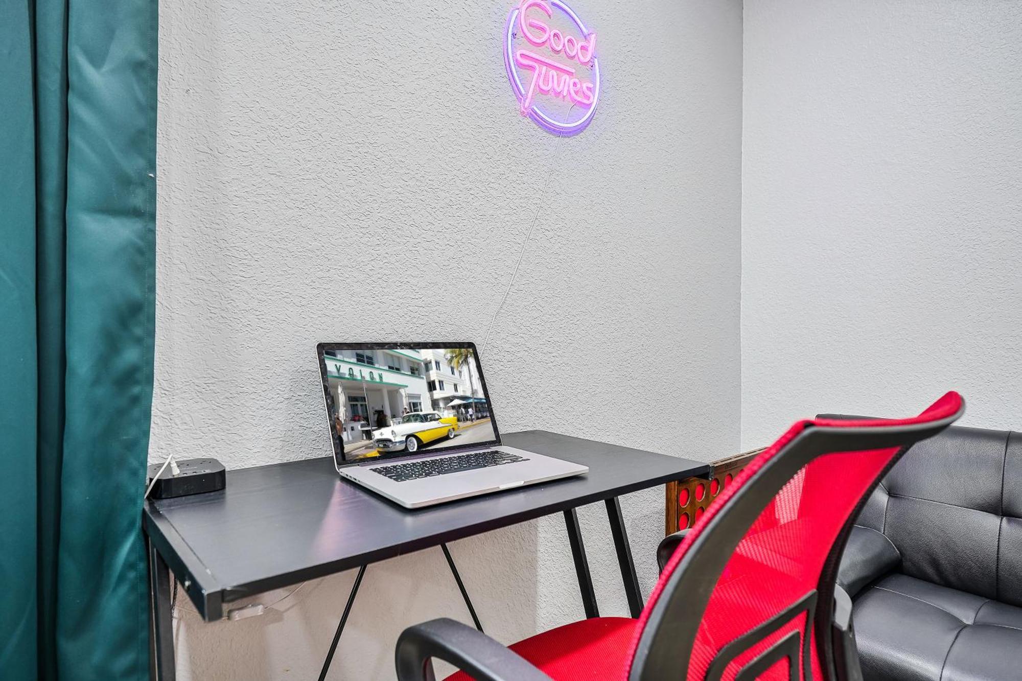 Vacay Spot Happy Escape 15 Min Massage Shower Prime Loc! 6 Blocks Away From Bars, Nite Clubs, Res, Shops *