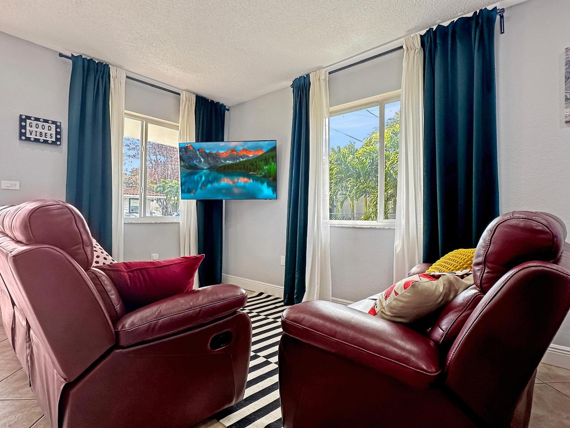 Vacay Spot: Beachside Retreat With Urban Perks Holiday home *